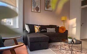 Quaint Apartment In Central Brighton - Sleeps 2 To 6